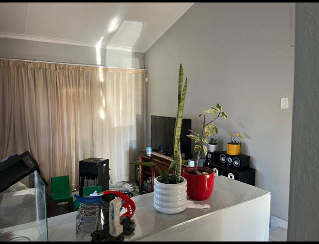 3 BEDROOM HOUSE FOR SALE IN FLORA PARK